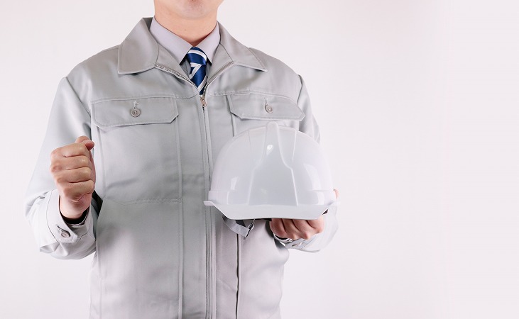 ガッツポーズの作業員